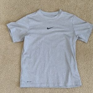 Nike dri fit boys tee EUC